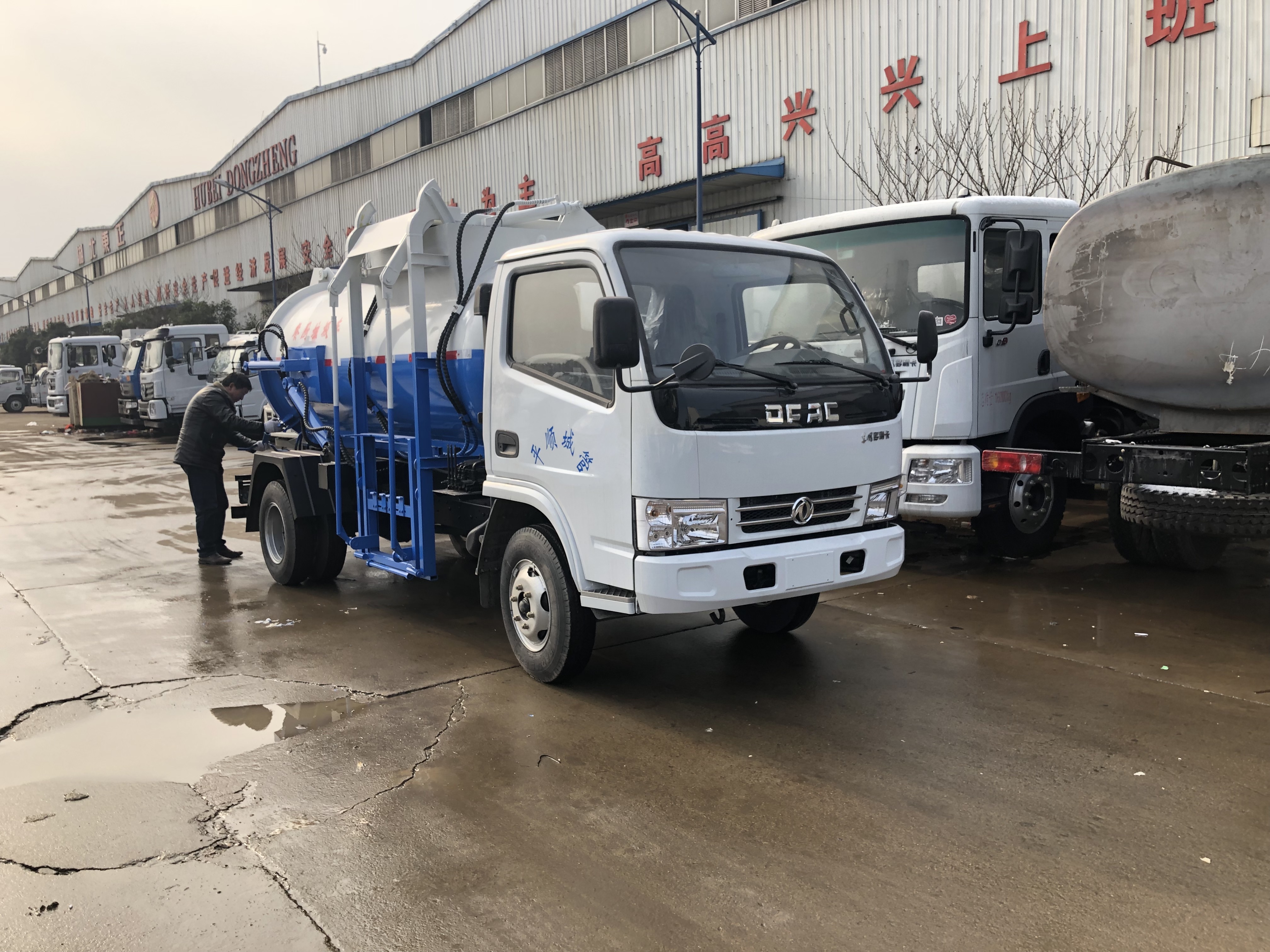 東風(fēng)小多利卡3噸餐廚垃圾車